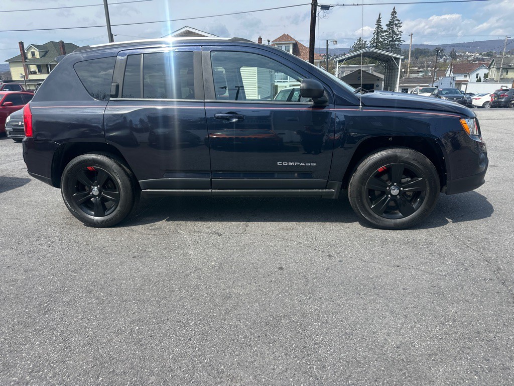 2011 Jeep Compass Image 2