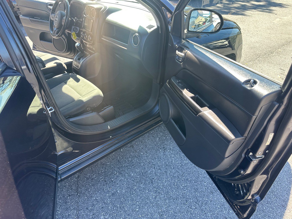 2011 Jeep Compass Image 34