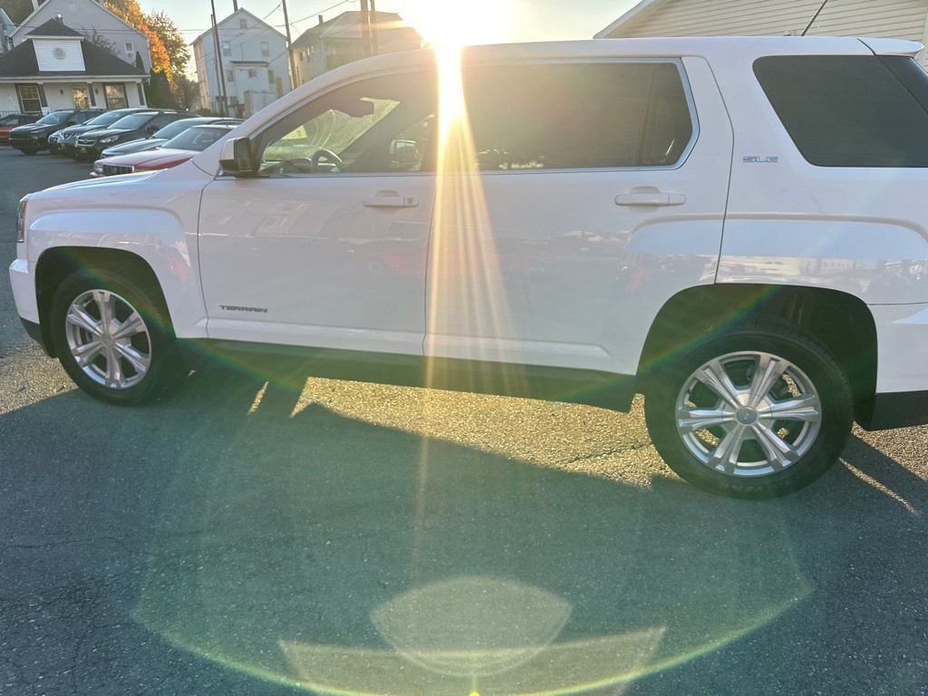 2017 GMC Terrain Image 9