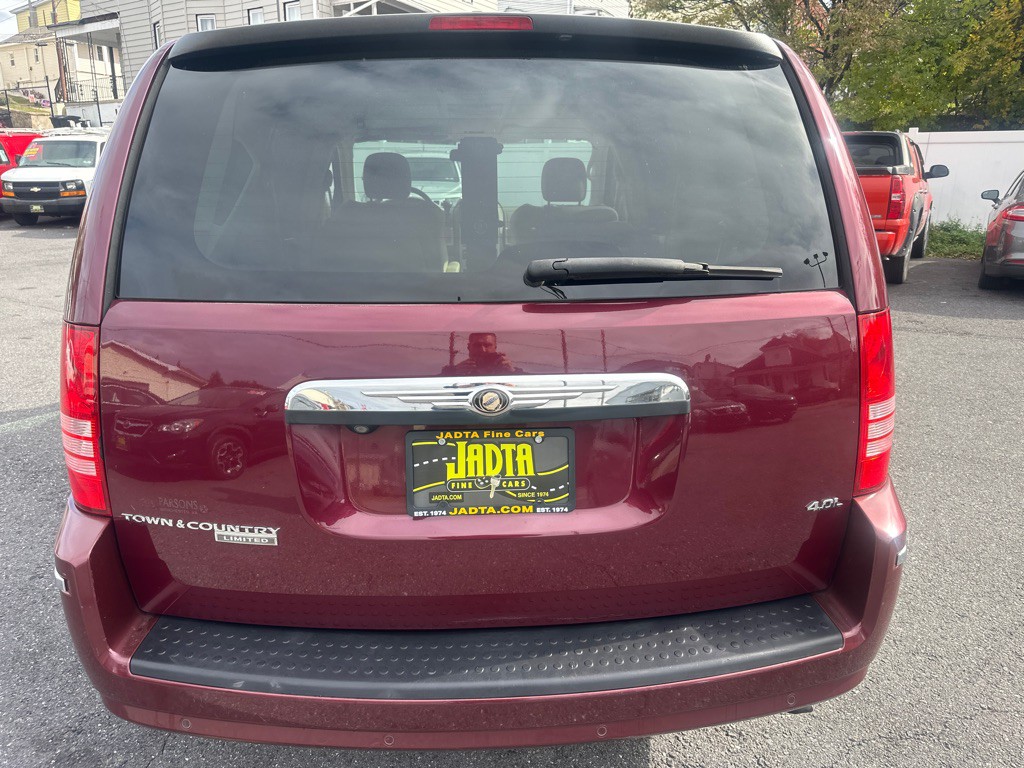 2008 Chrysler Town & Country Image 4