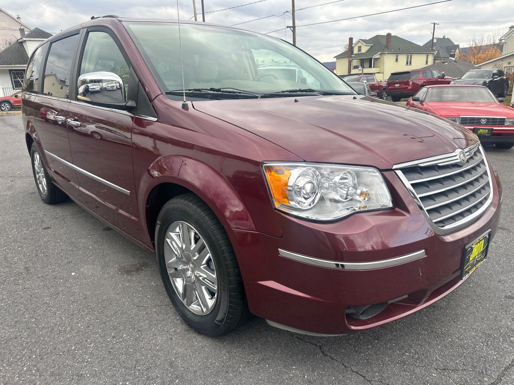2008 Chrysler Town & Country Image 8