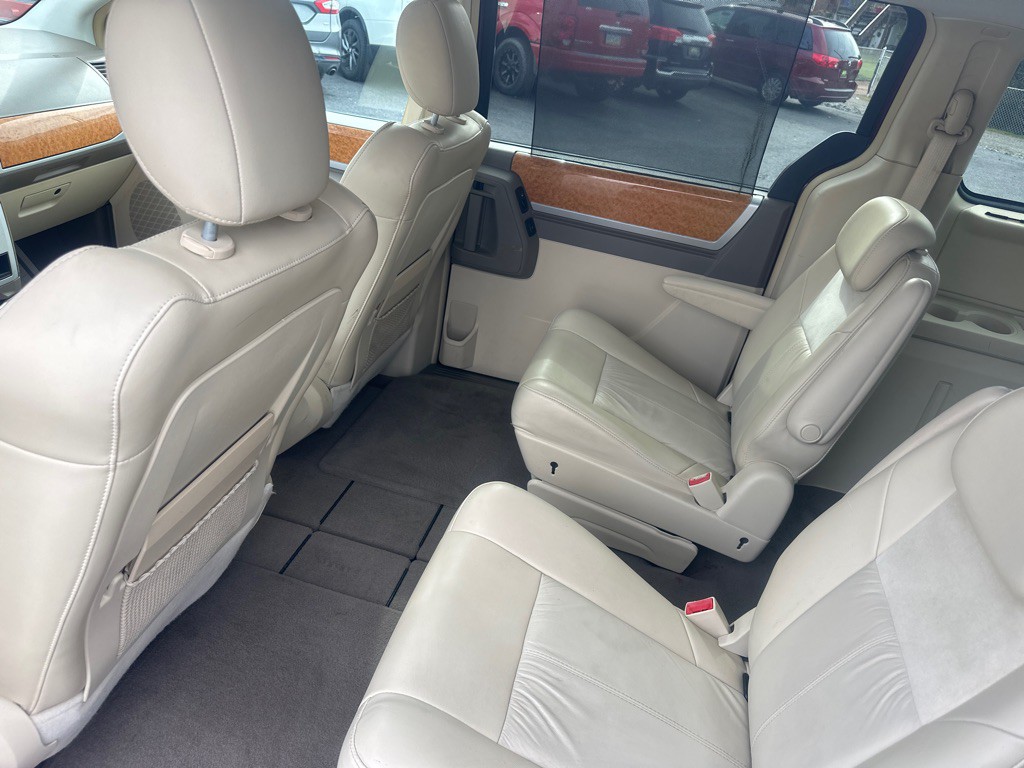 2008 Chrysler Town & Country Image 17
