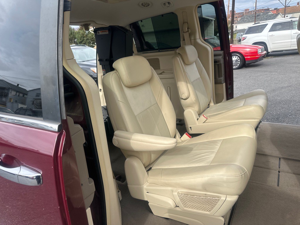 2008 Chrysler Town & Country Image 20
