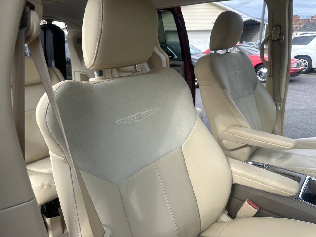 2008 Chrysler Town & Country Image 22