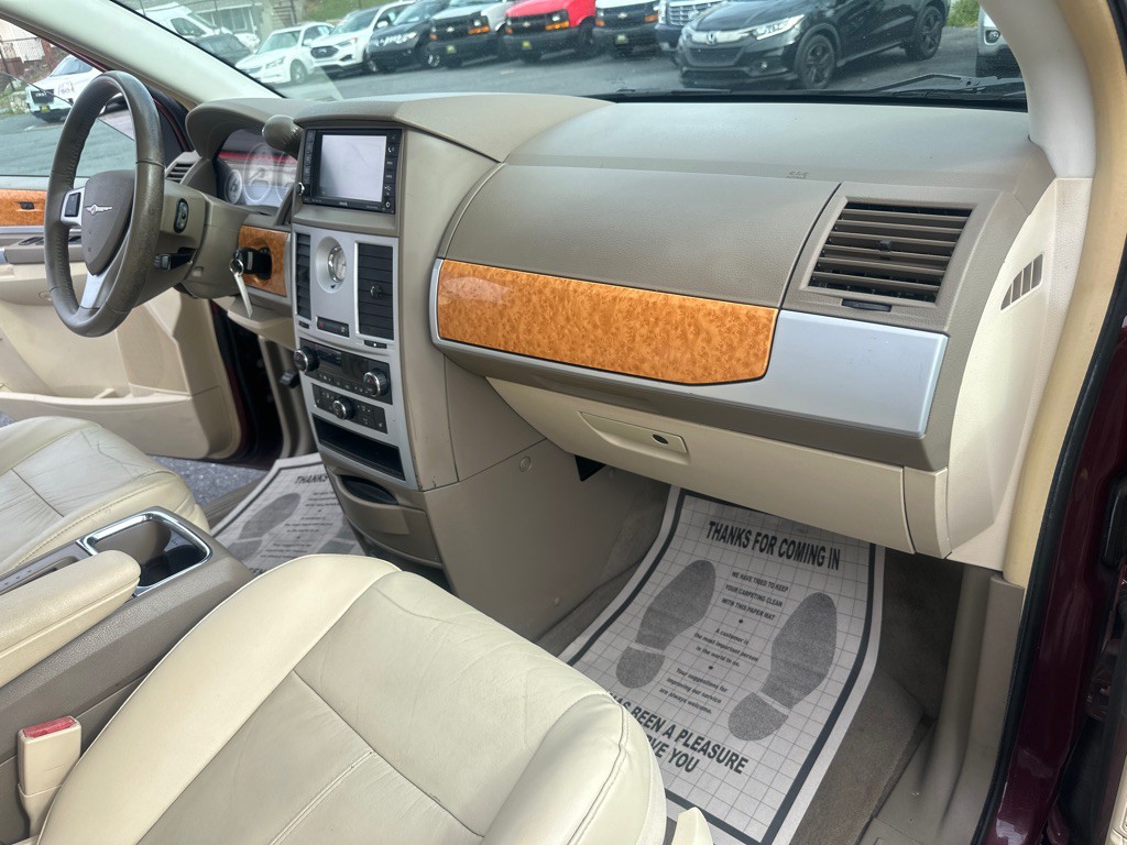 2008 Chrysler Town & Country Image 23