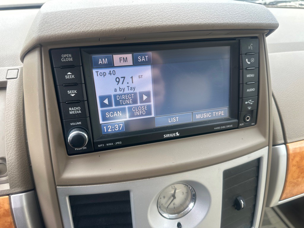 2008 Chrysler Town & Country Image 38