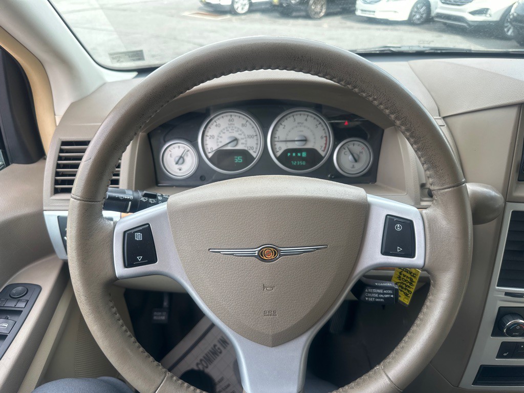 2008 Chrysler Town & Country Image 39