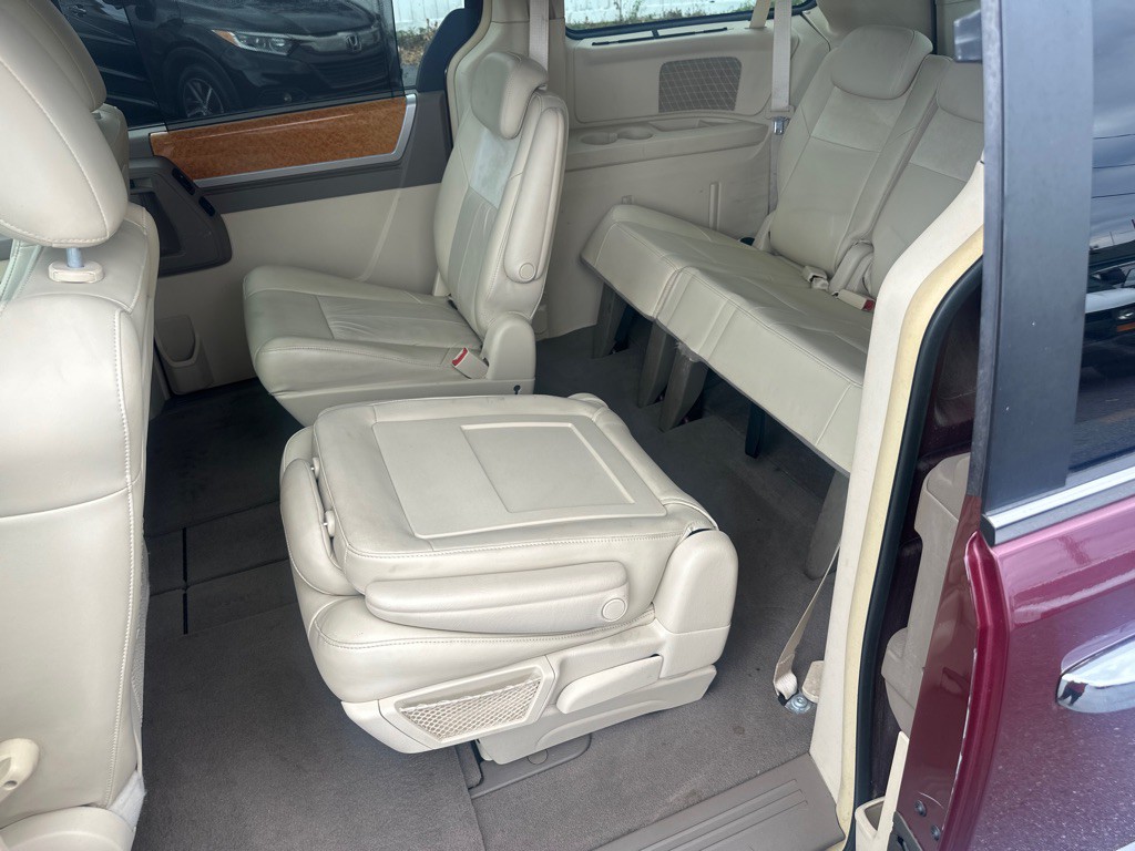 2008 Chrysler Town & Country Image 46