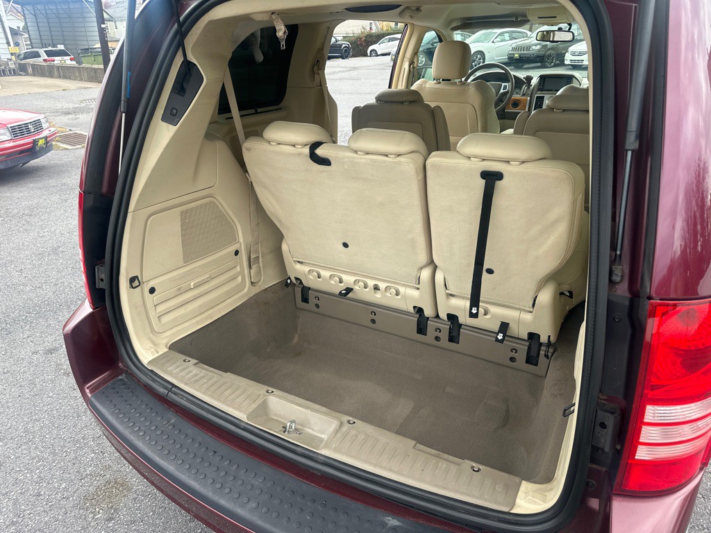 2008 Chrysler Town & Country Image 50