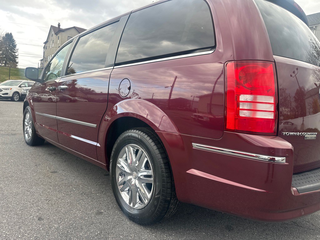 2008 Chrysler Town & Country Image 57