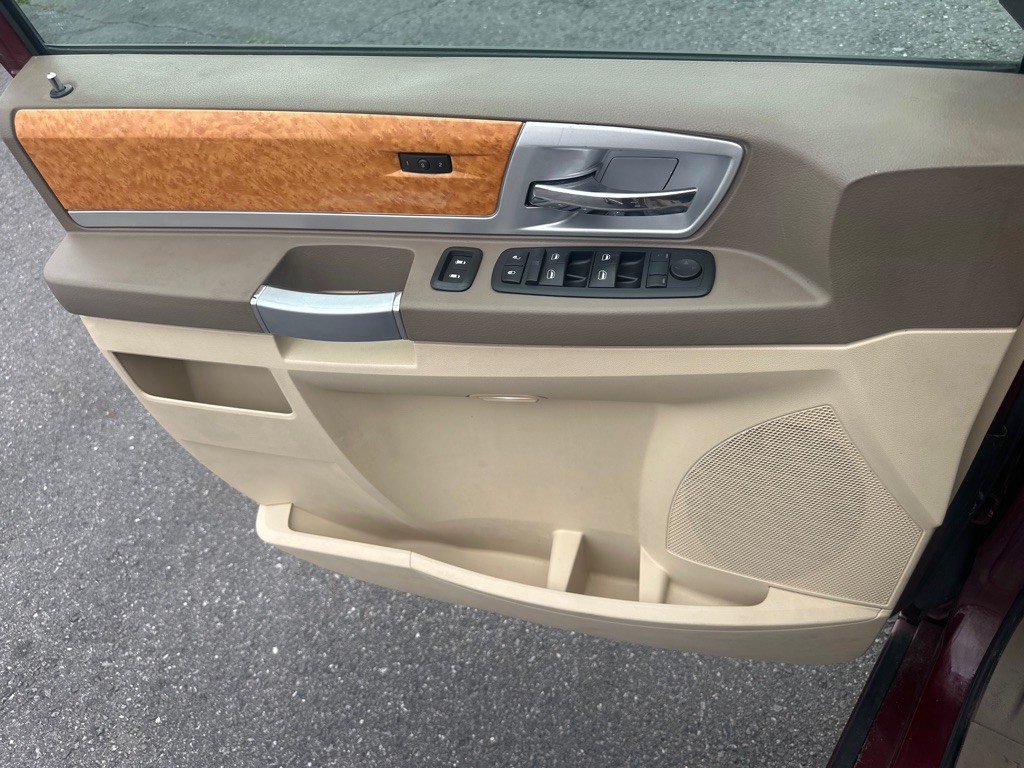 2008 Chrysler Town & Country Image 59