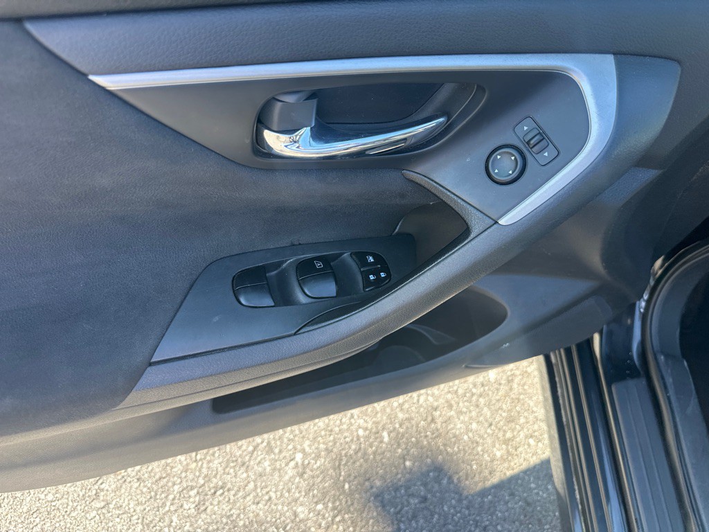 2015 Nissan Altima Image 36