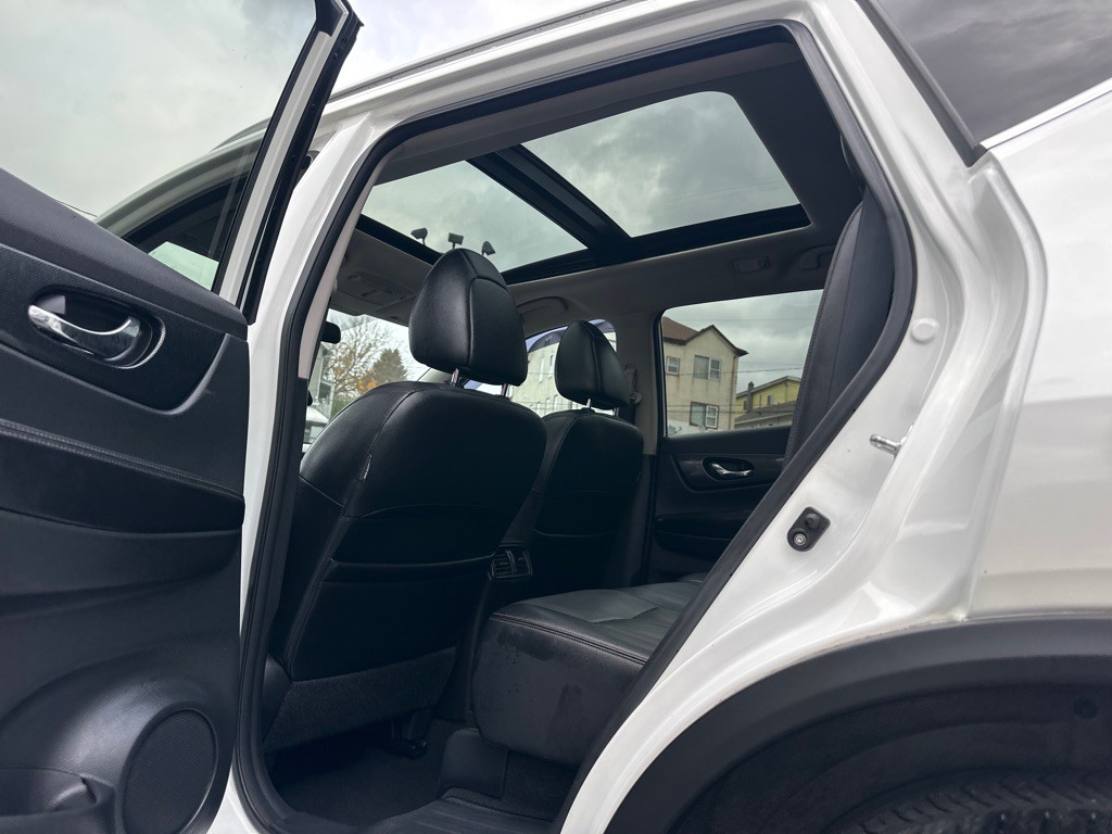 2016 Nissan Rogue Image 13