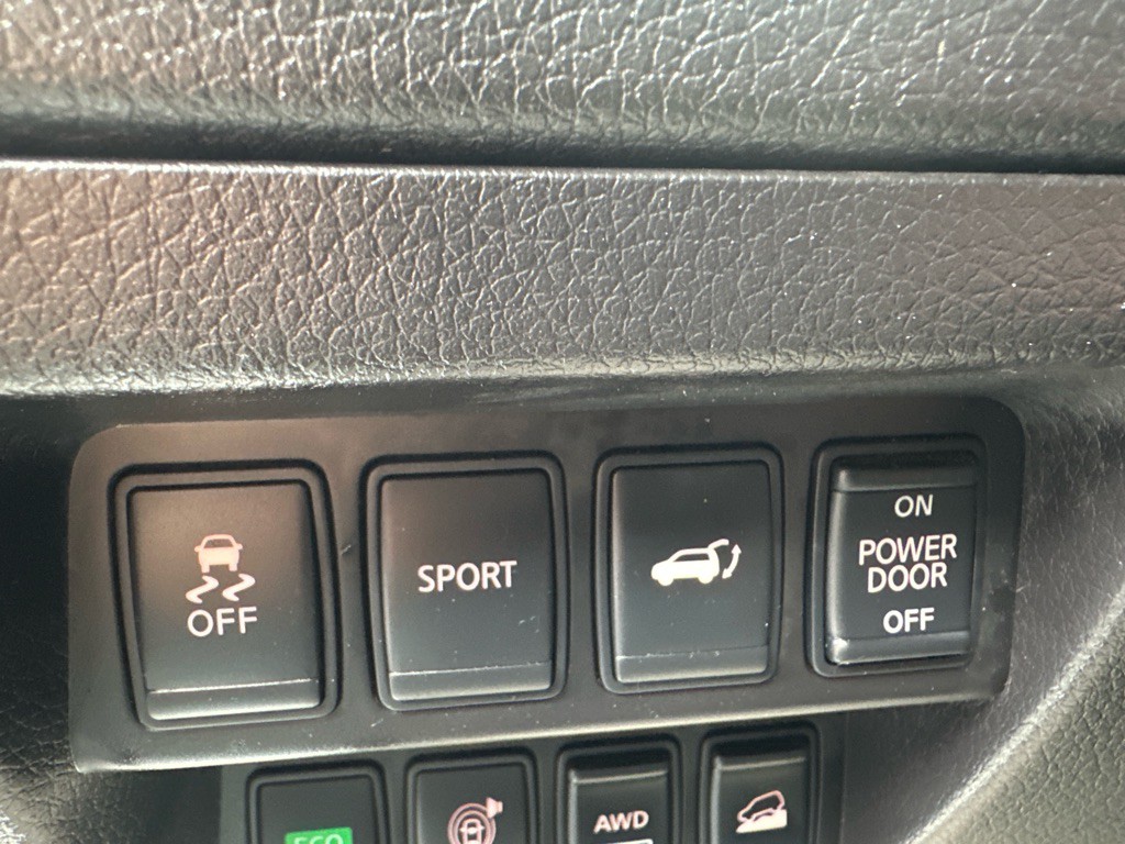 2016 Nissan Rogue Image 17