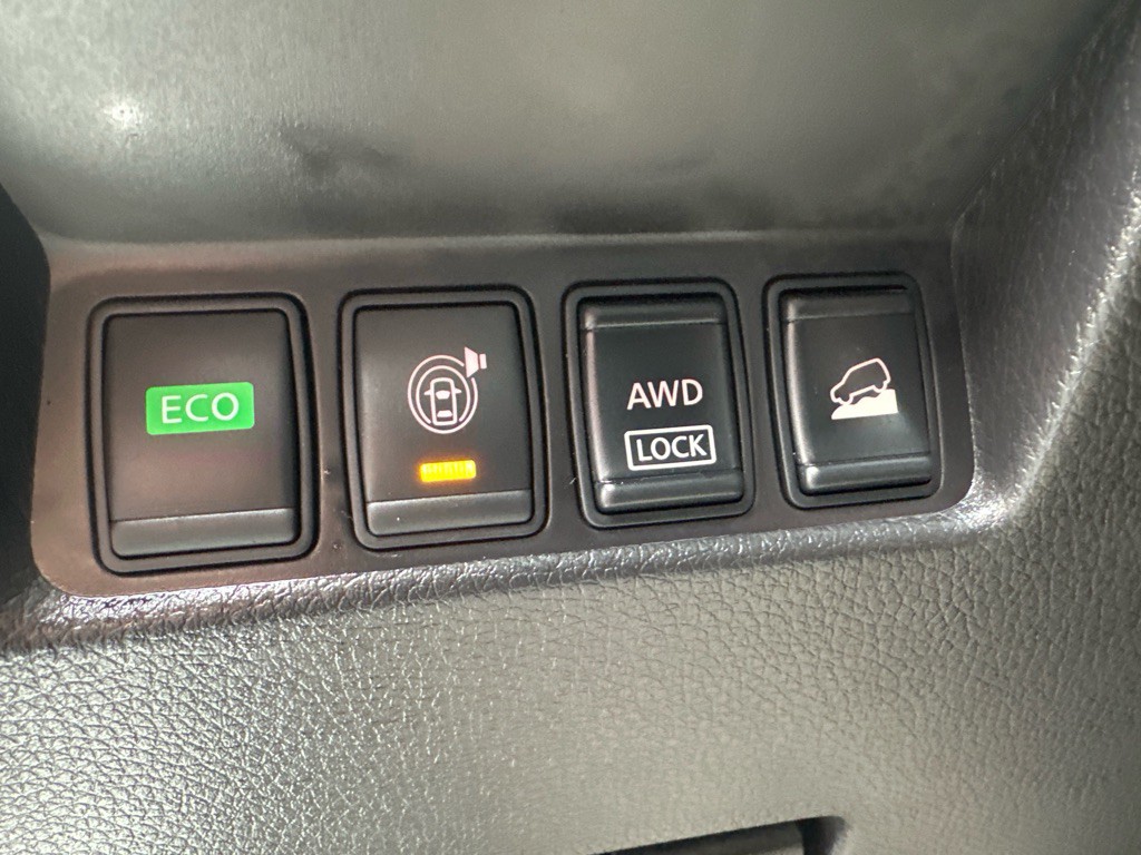 2016 Nissan Rogue Image 18