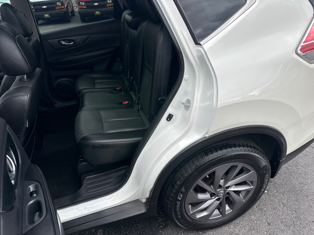 2016 Nissan Rogue Image 25