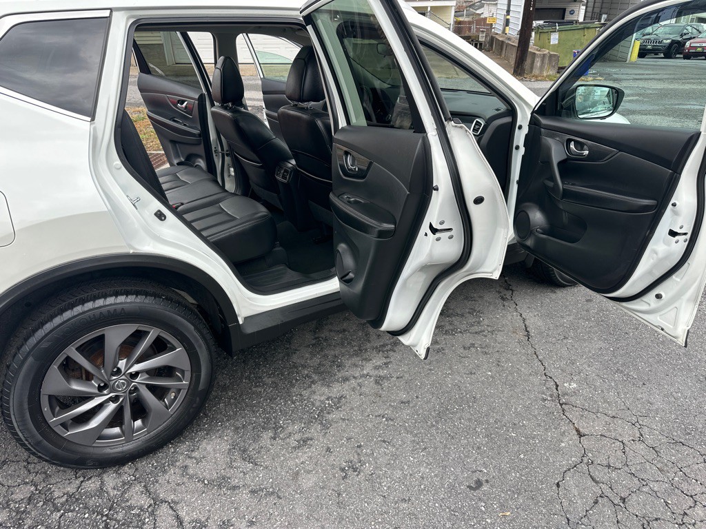 2016 Nissan Rogue Image 32