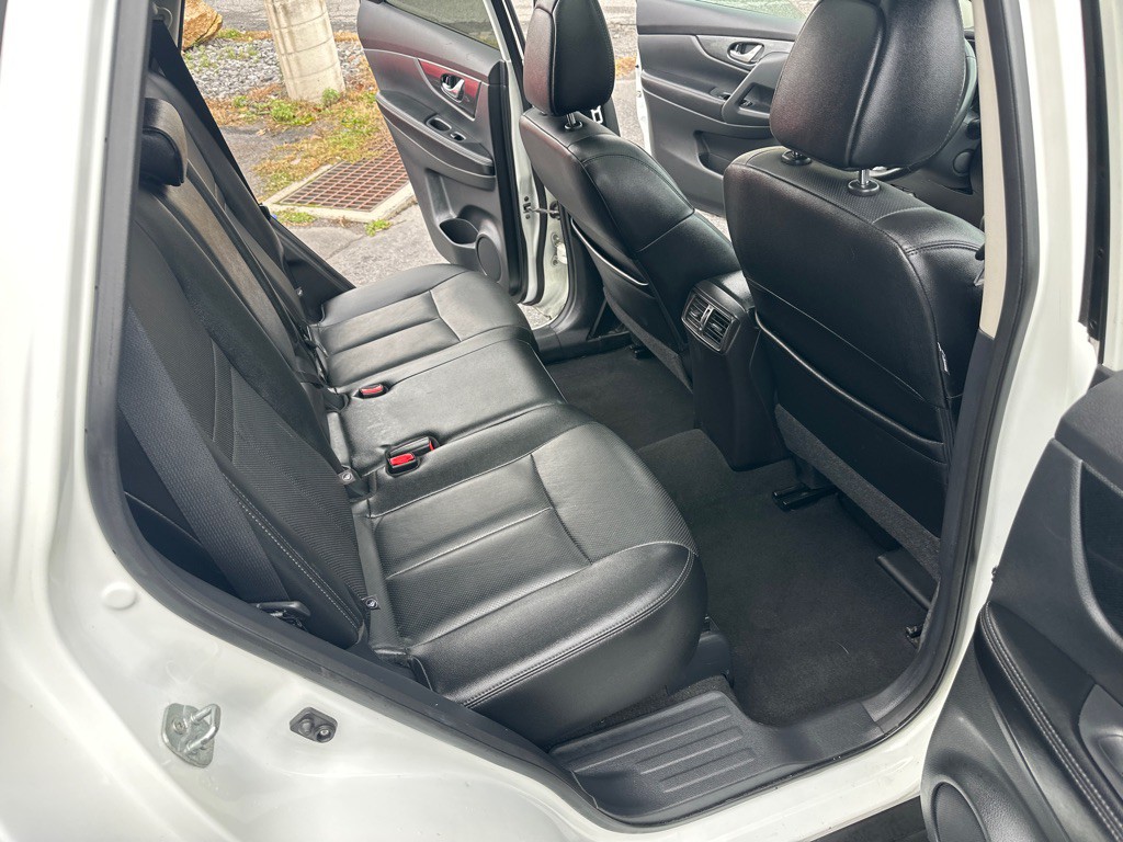 2016 Nissan Rogue Image 34