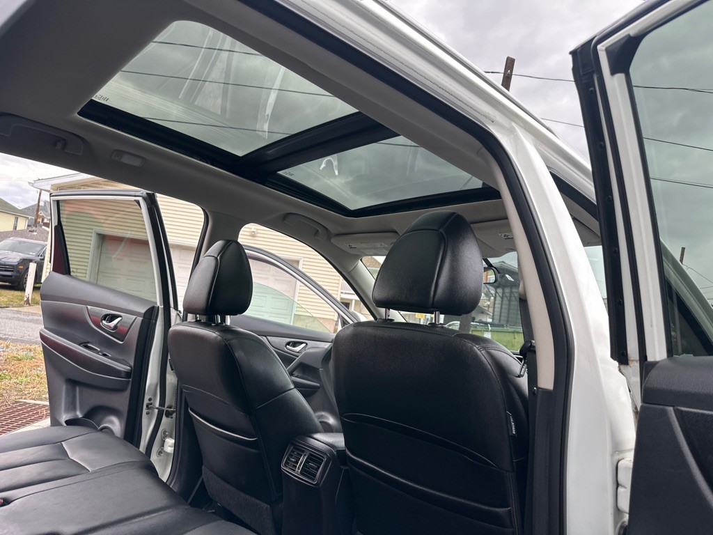 2016 Nissan Rogue Image 35