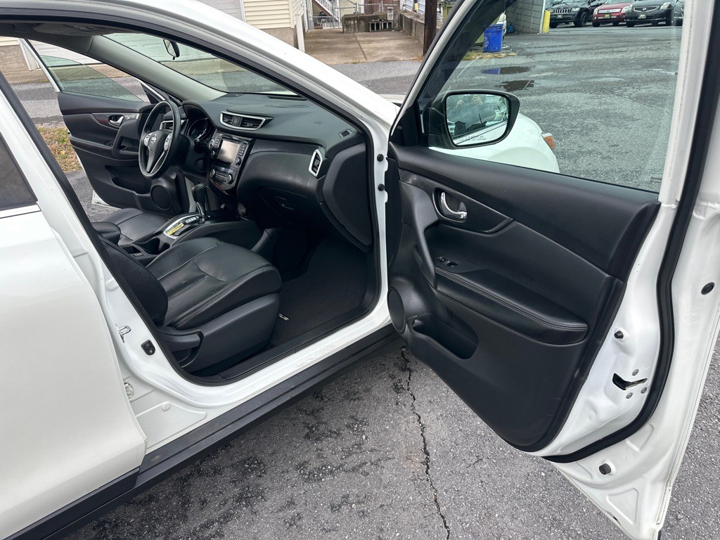 2016 Nissan Rogue Image 38