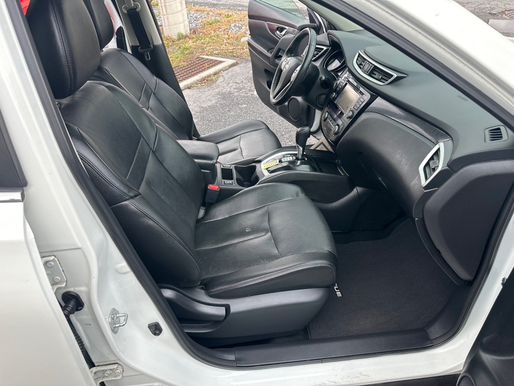 2016 Nissan Rogue Image 39