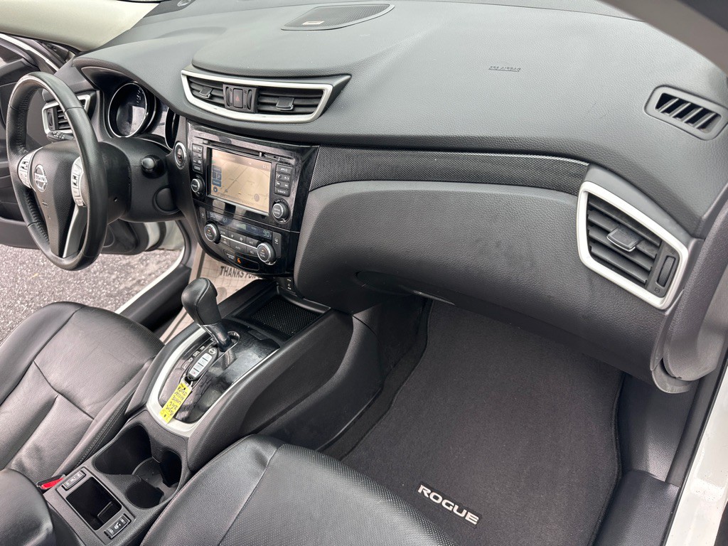 2016 Nissan Rogue Image 40