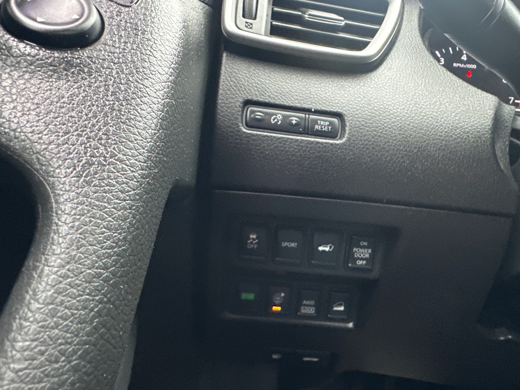 2016 Nissan Rogue Image 63