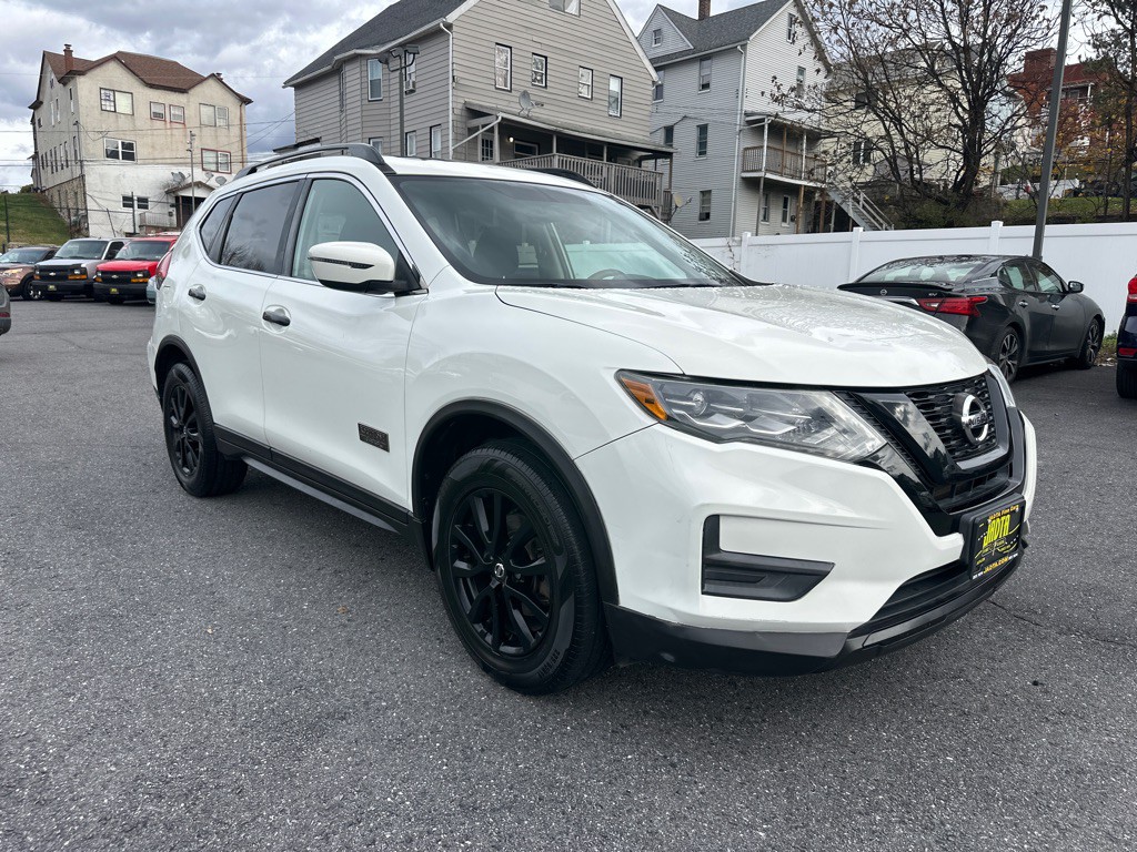 2017 Nissan Rogue Image 1
