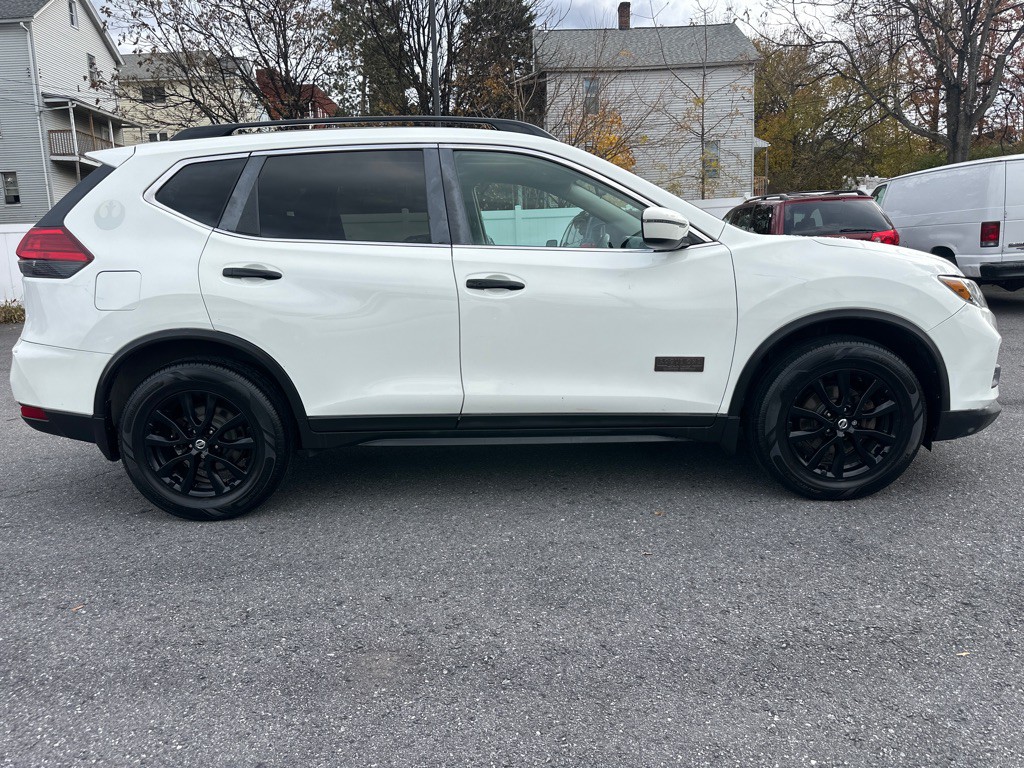 2017 Nissan Rogue Image 2
