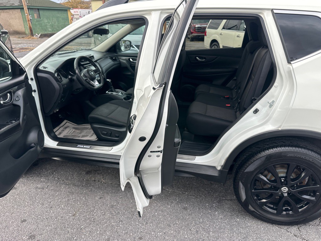 2017 Nissan Rogue Image 12