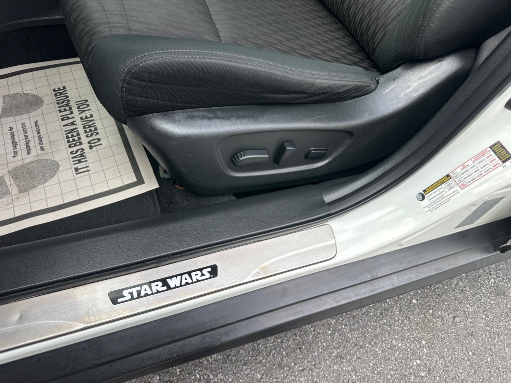 2017 Nissan Rogue Image 16