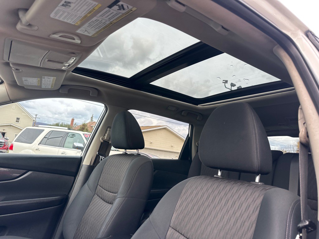 2017 Nissan Rogue Image 18