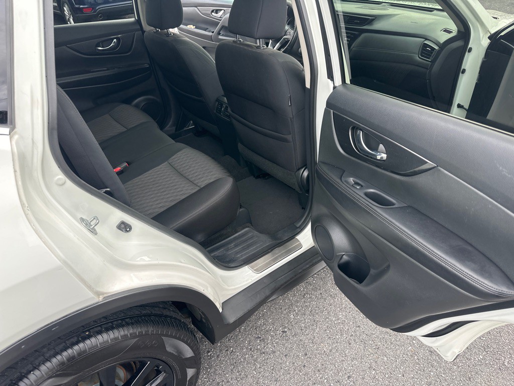 2017 Nissan Rogue Image 23