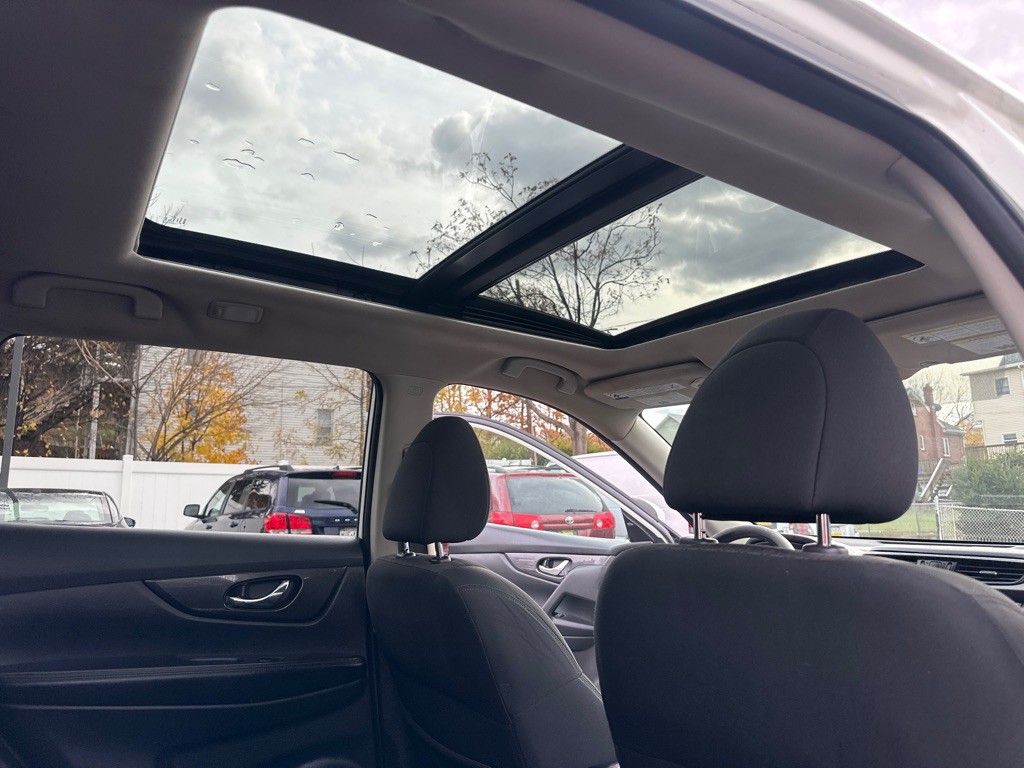 2017 Nissan Rogue Image 24