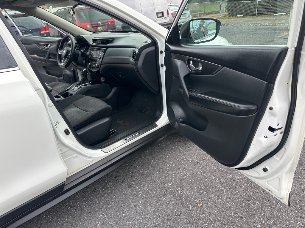 2017 Nissan Rogue Image 28