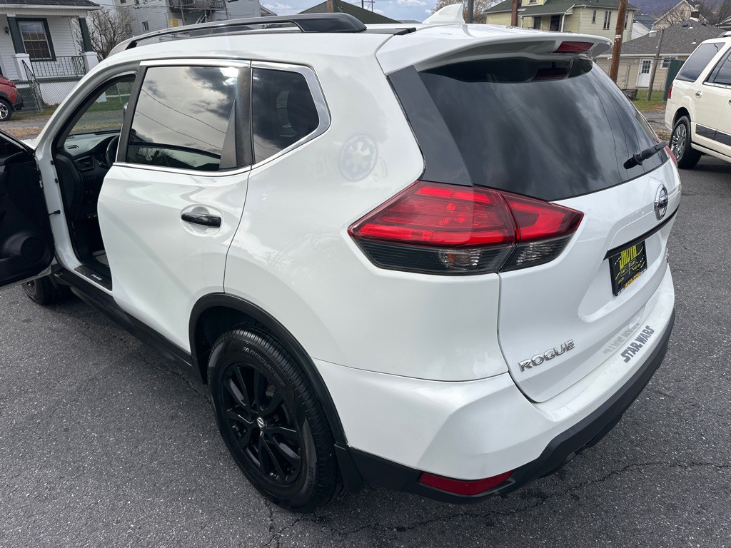2017 Nissan Rogue Image 30