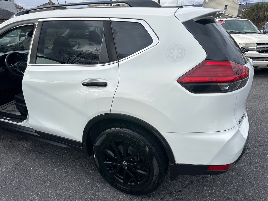 2017 Nissan Rogue Image 32