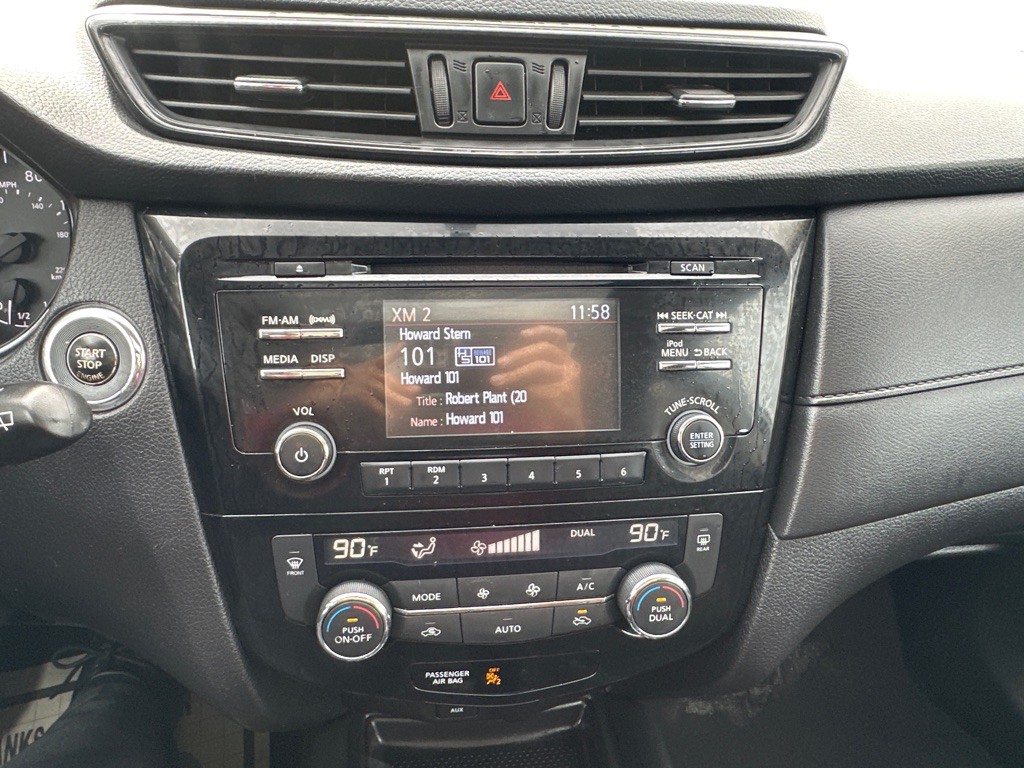 2017 Nissan Rogue Image 36