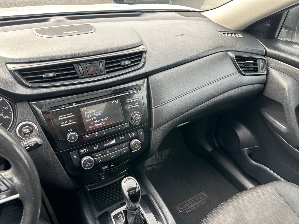 2017 Nissan Rogue Image 38