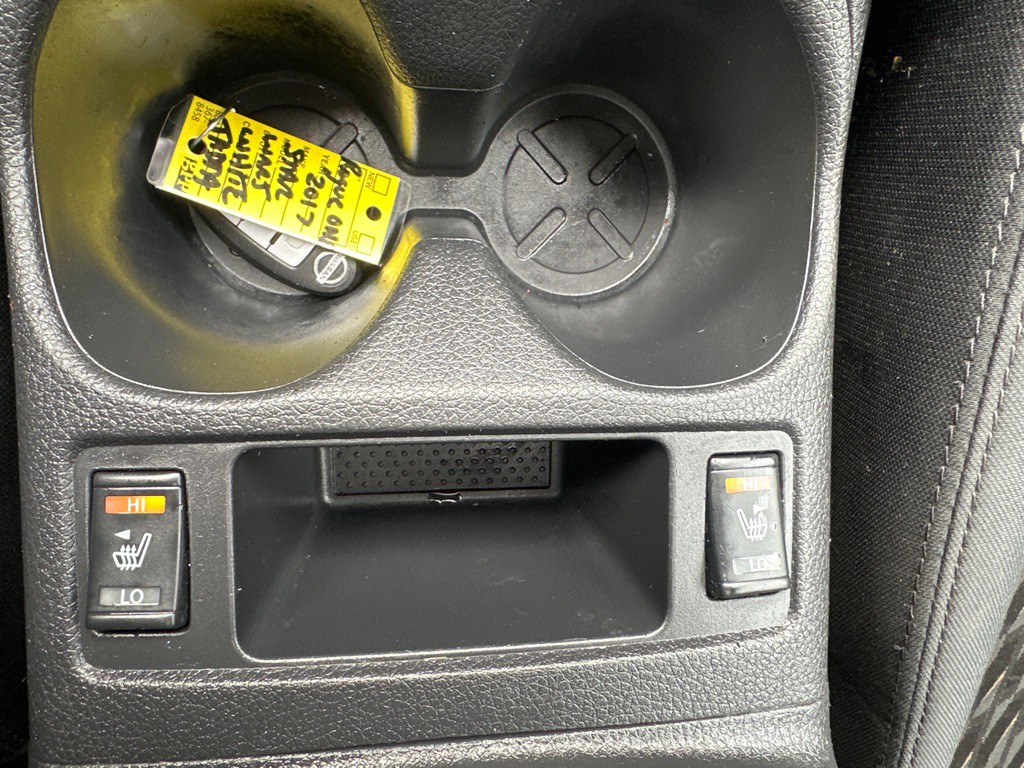 2017 Nissan Rogue Image 40