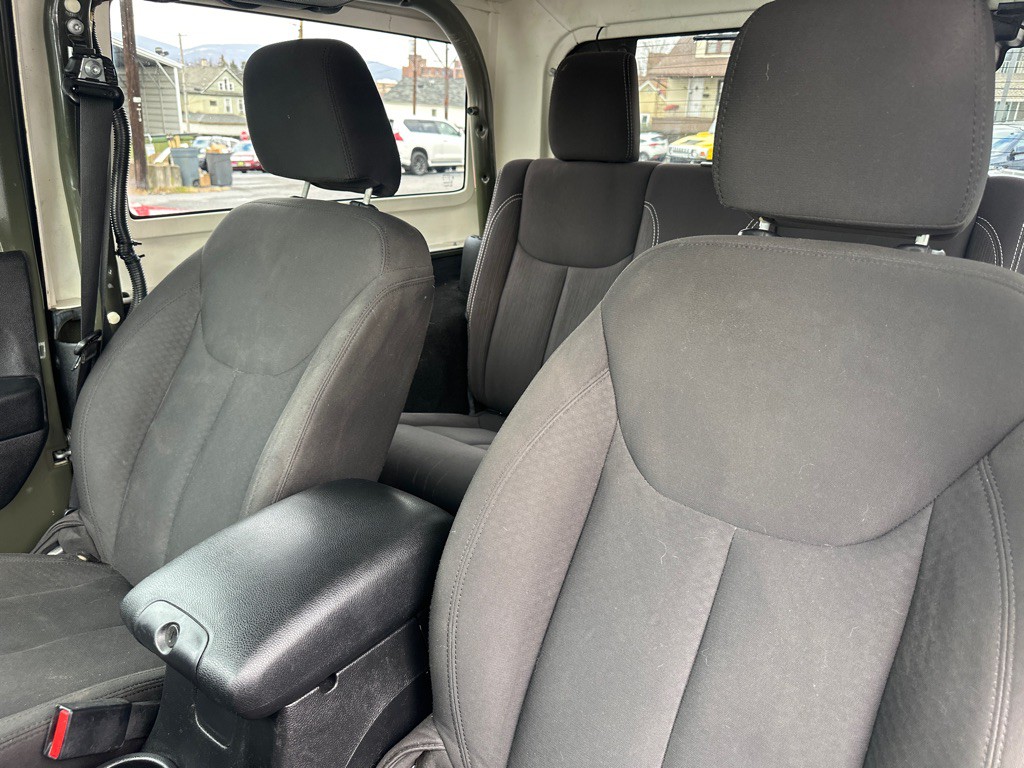 2015 Jeep Wrangler Image 33