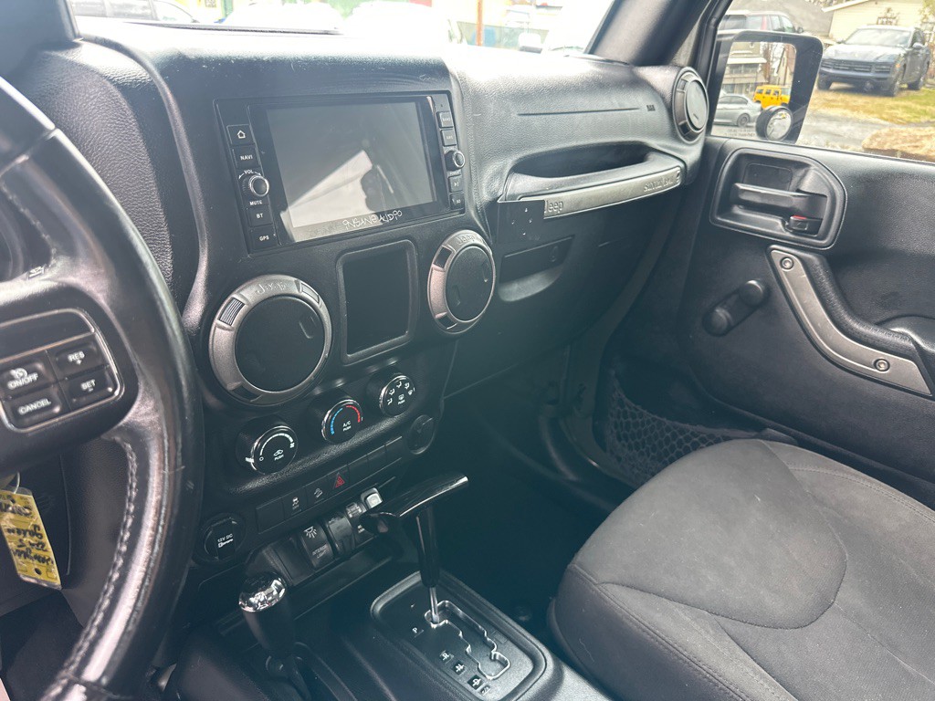 2015 Jeep Wrangler Image 35