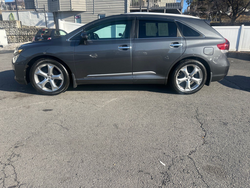 2013 Toyota Venza Image 2