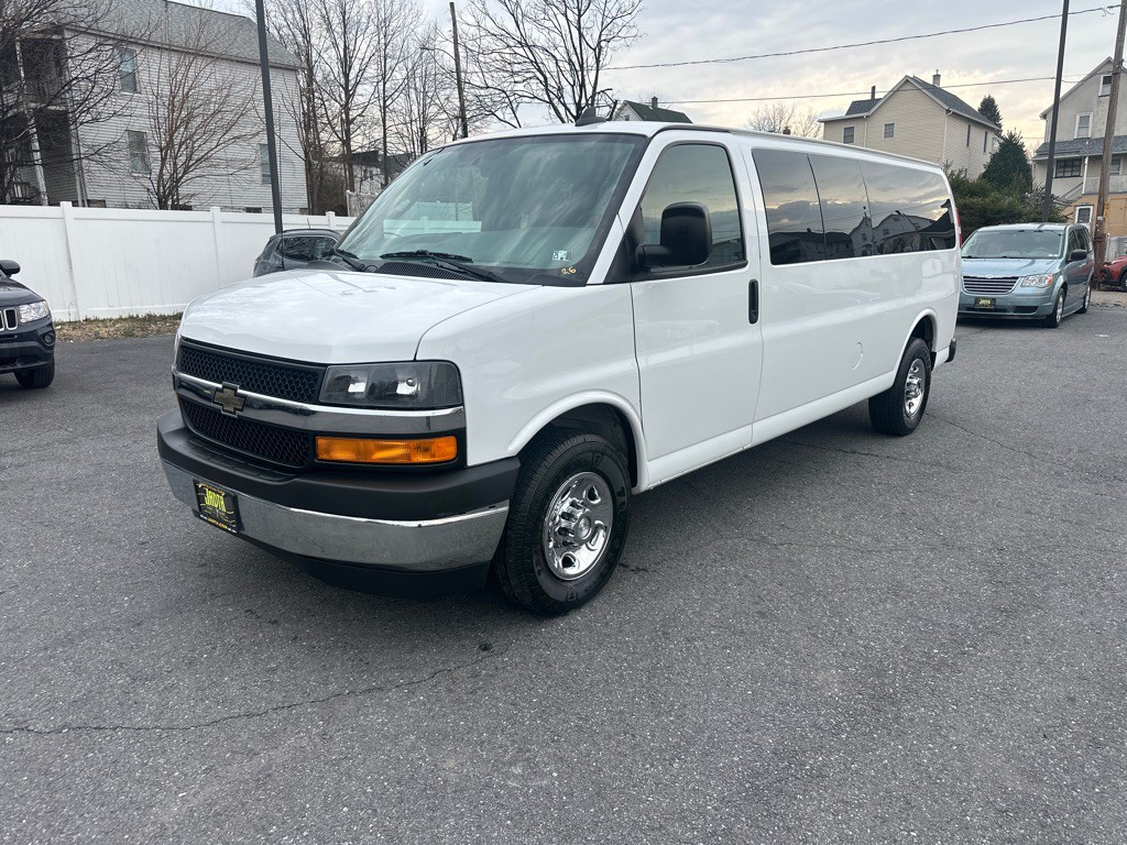 2017 Chevrolet Express Image 1