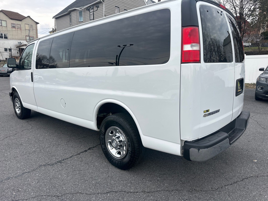 2017 Chevrolet Express Image 4