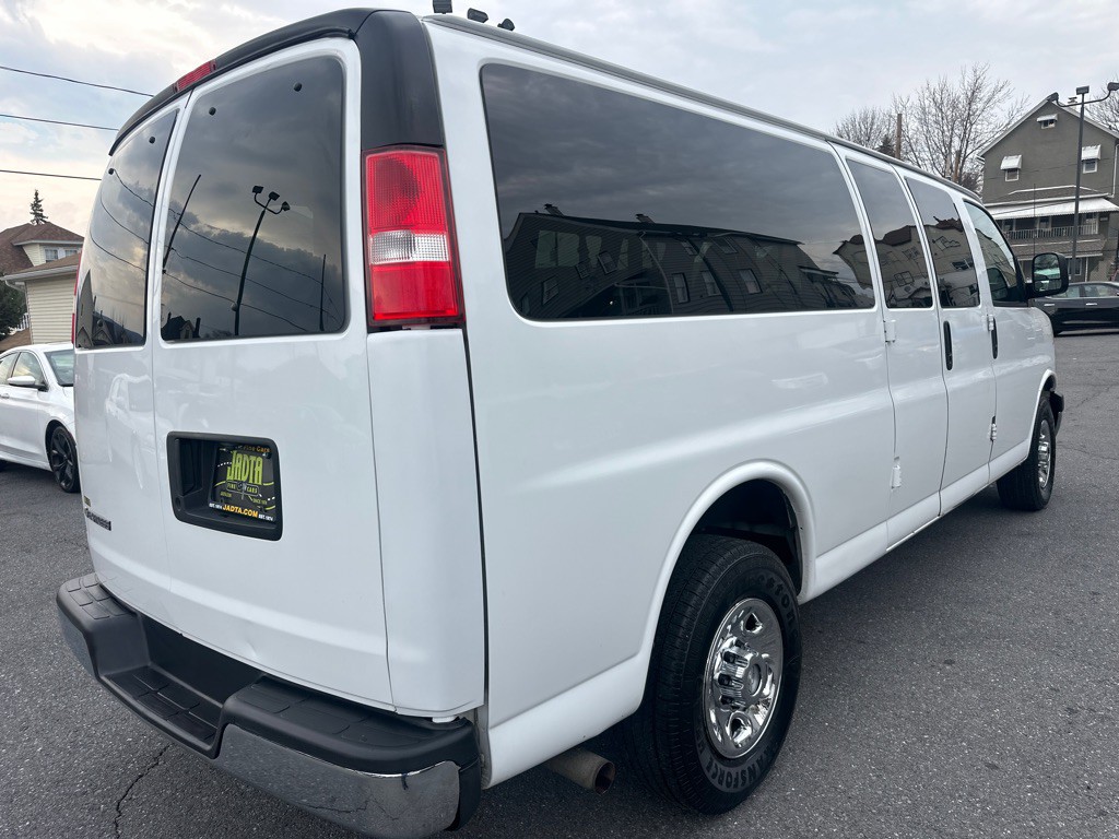 2017 Chevrolet Express Image 6