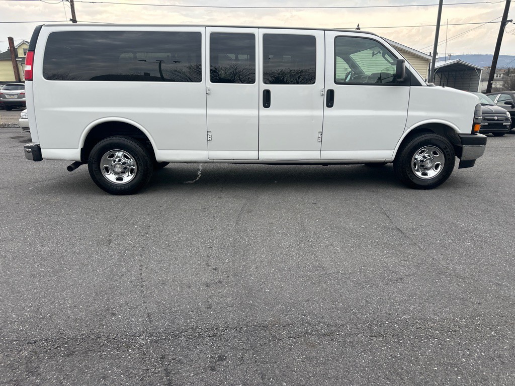 2017 Chevrolet Express Image 7