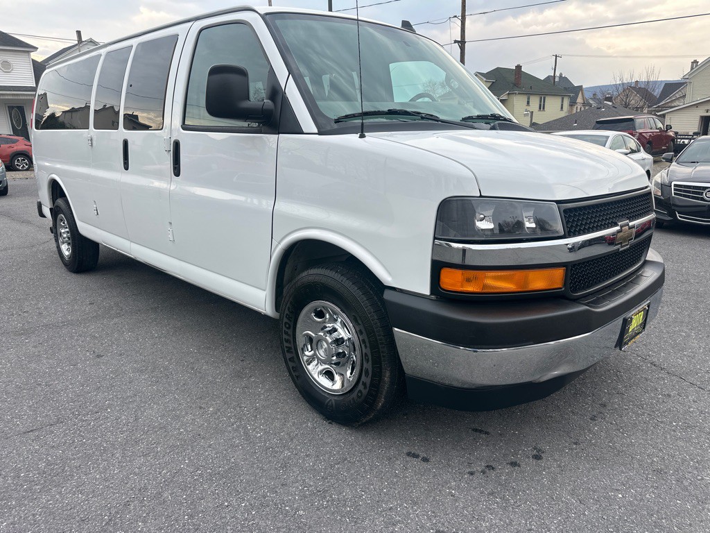 2017 Chevrolet Express Image 8