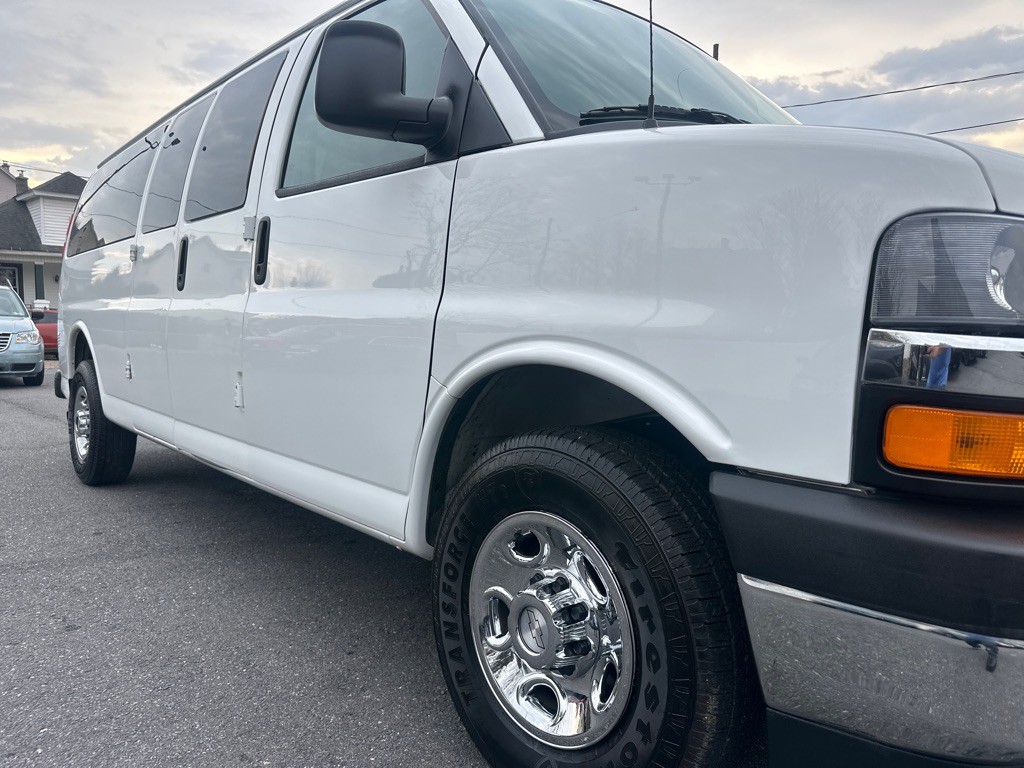 2017 Chevrolet Express Image 9