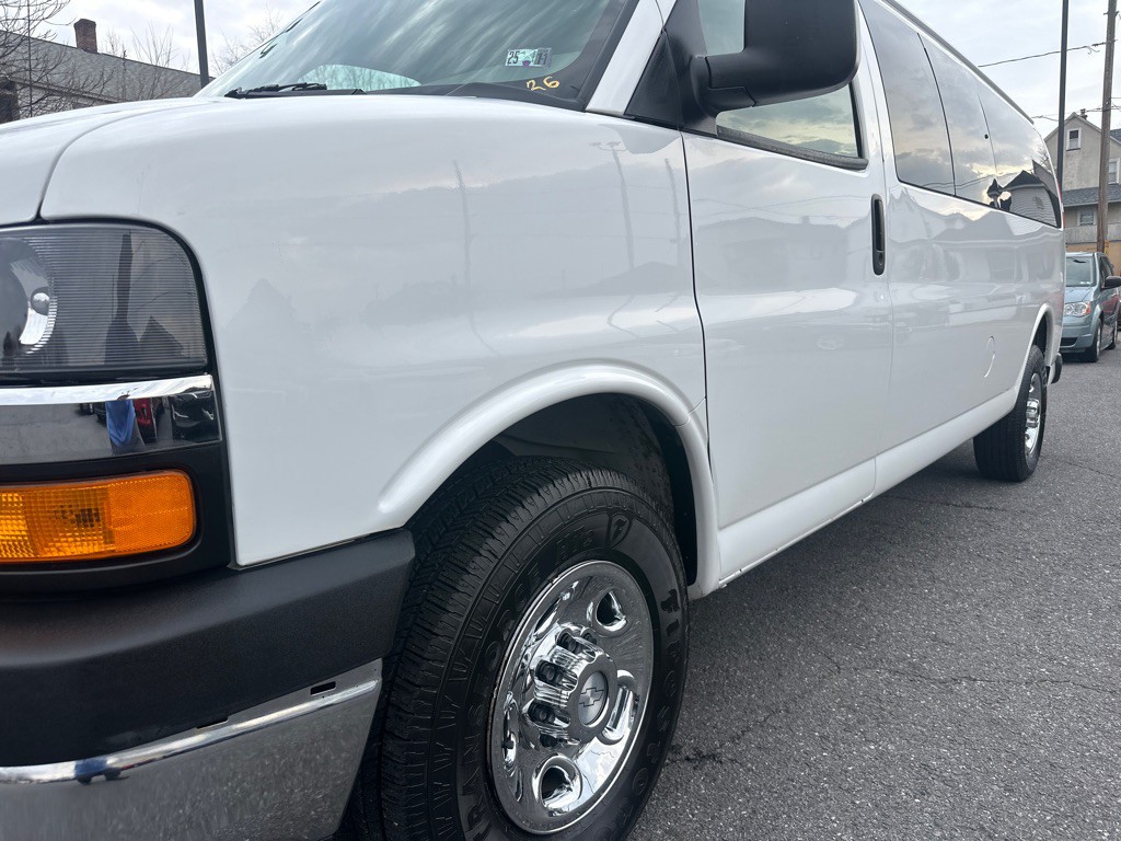 2017 Chevrolet Express Image 10